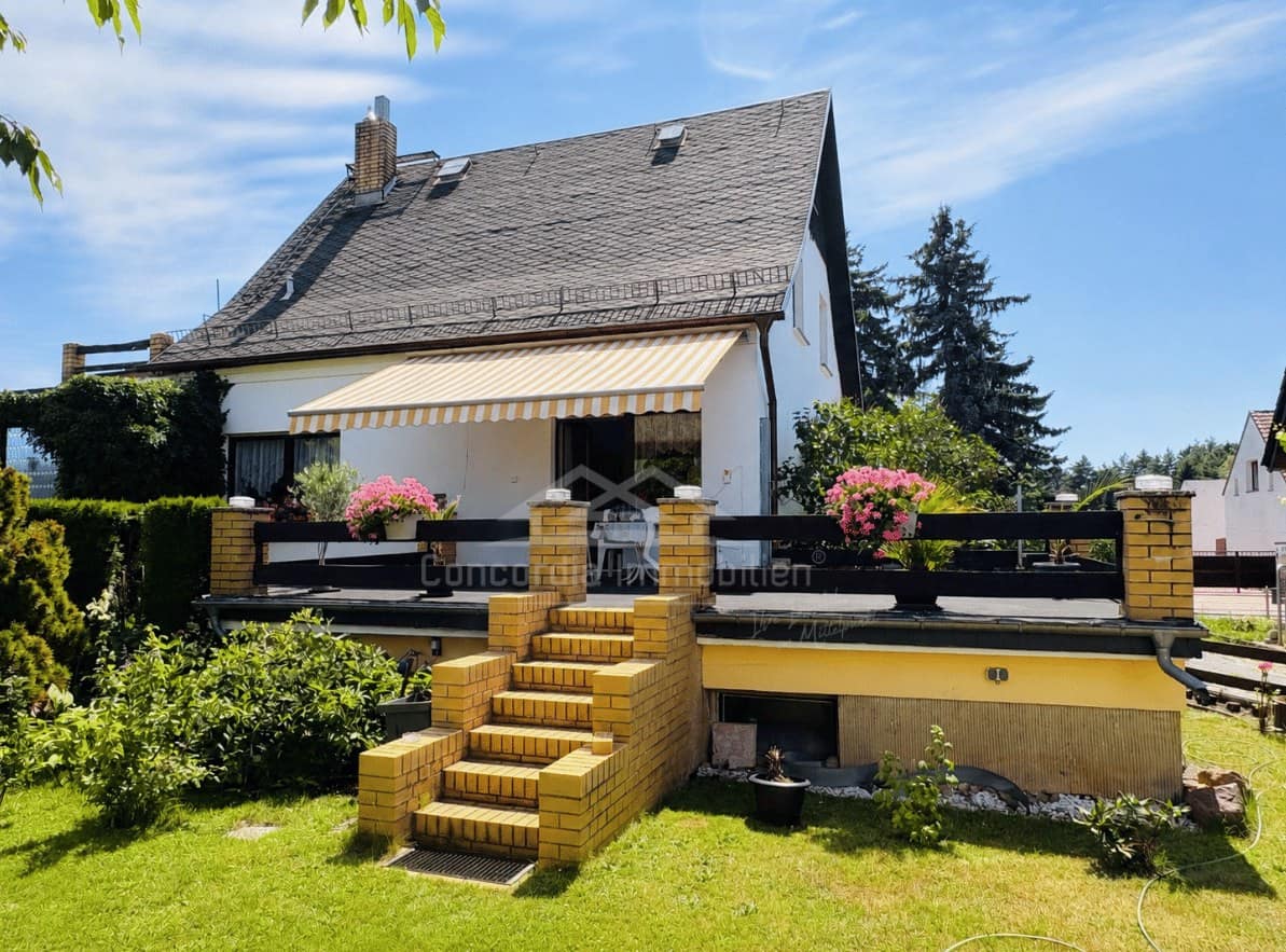 Sehr schönes Einfamilienhaus mit Einliegerwohnung und viel Nebengelass zum sofortigen Einzug