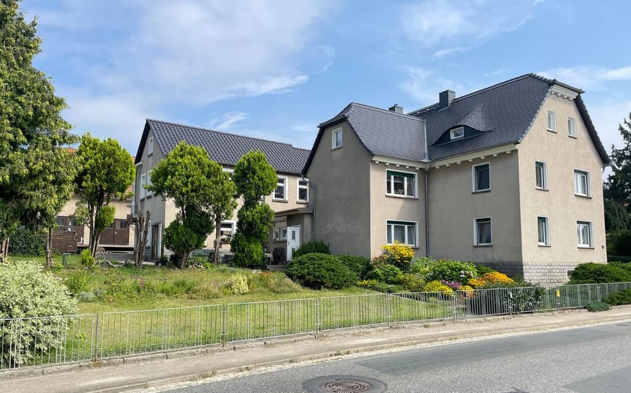 Mehrfamilienhaus in Großröhrsdorf, OT Bretnig: Mehrgenerationenhaus auf großem Grundstück
