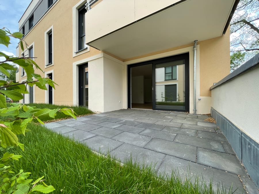 Terrassenwohnung mit Blick in die Weinberge, großzügig